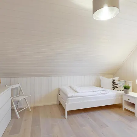 Amazing In With 2 Bedrooms *