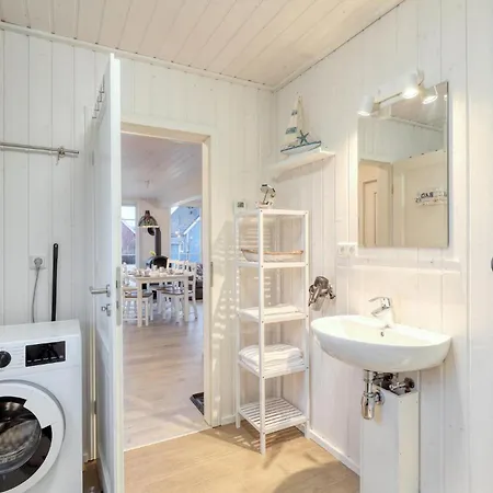 Amazing In With 2 Bedrooms Zerpenschleuse
