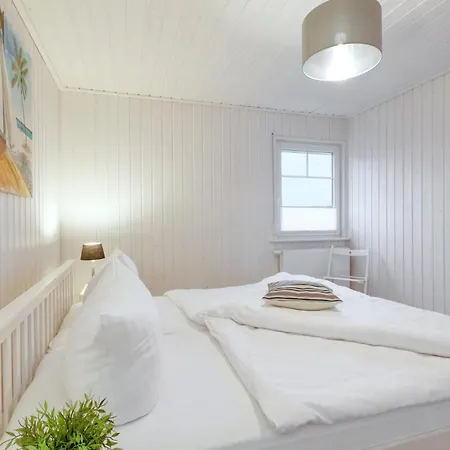 Amazing In With 2 Bedrooms *